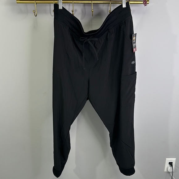 ❤️ 2/$70 - Dickies Medical Women’s Black Jogger Pants  (Petite 2X) - Picture 1 of 7